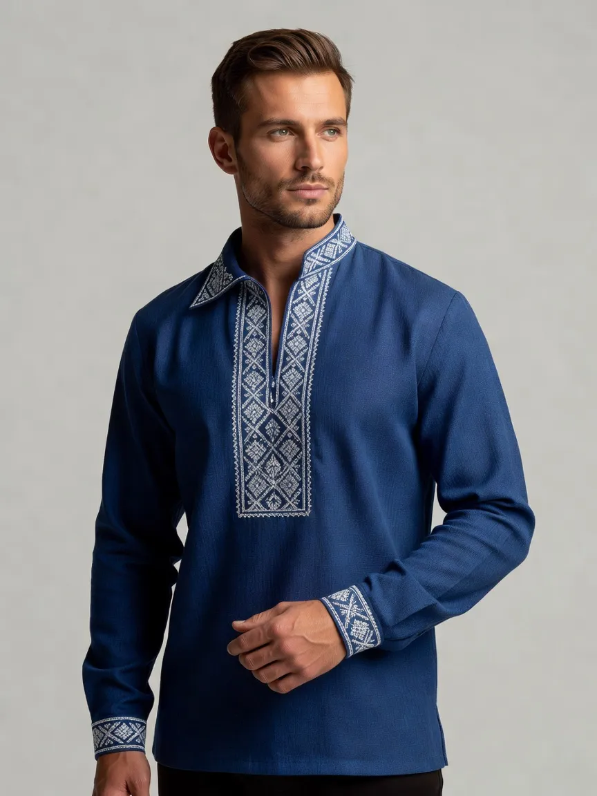 Kosovorotka en lin naturel broderies rouges portée avec un jean contemporain style décontracté chic